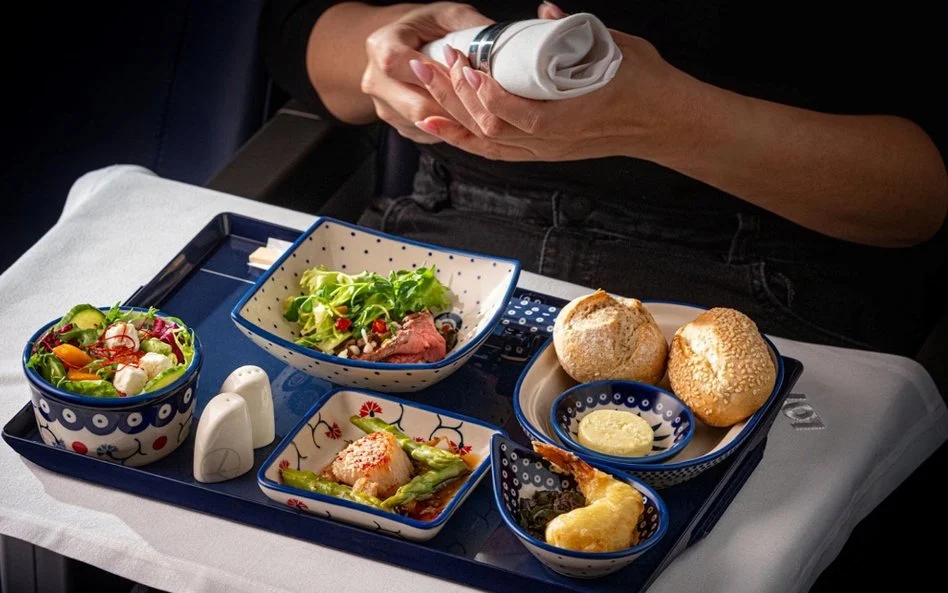 Fluggesellschaft LOT setzt auf berühmte Bunzlauer Keramik