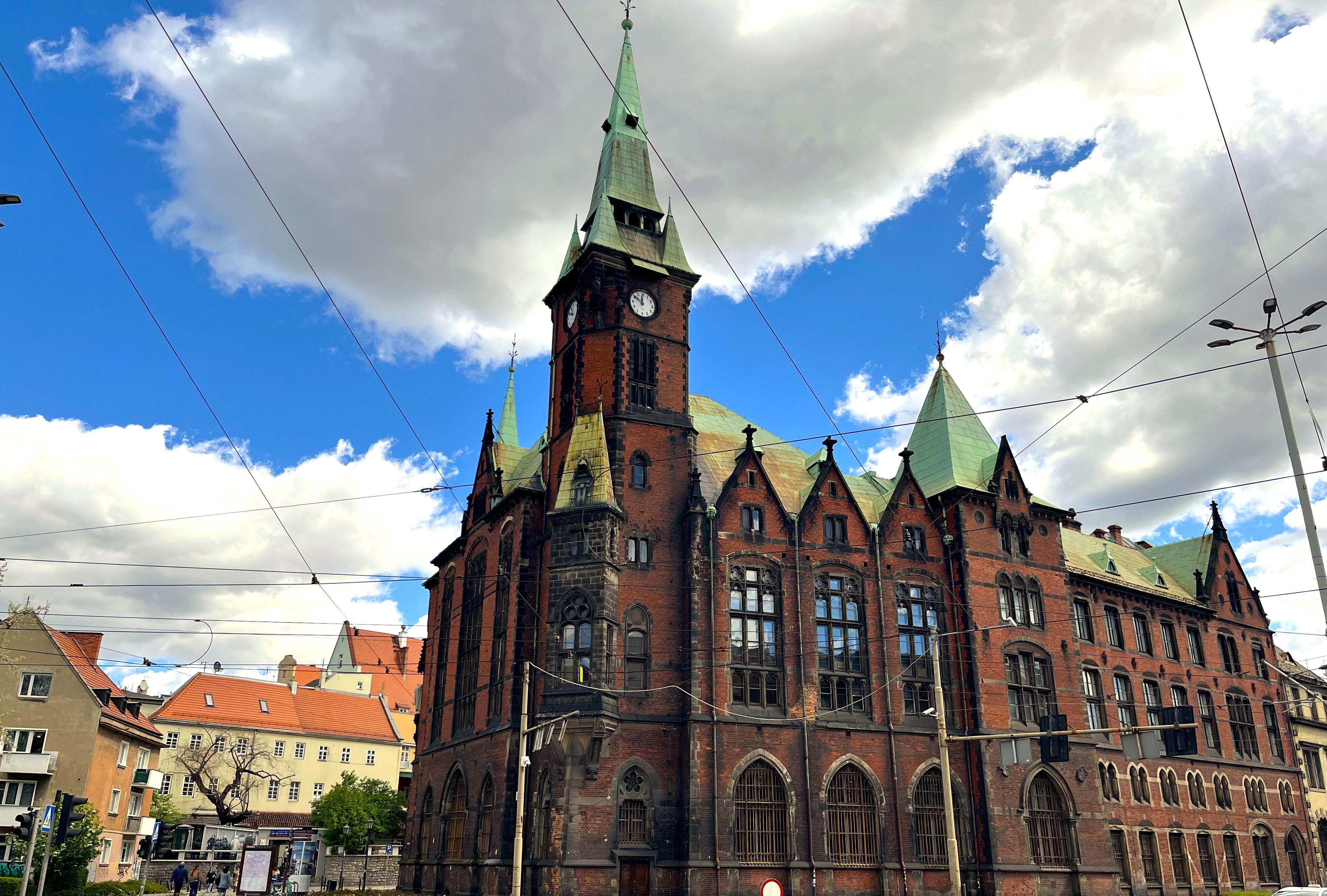 Universitätsbibliothek in der Szajnochy-Straße erhält ihren Glanz zurück